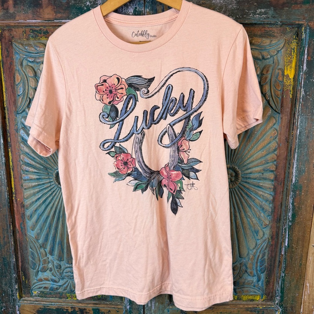 Catchfly Studios graphic tee Lucky horseshoe art